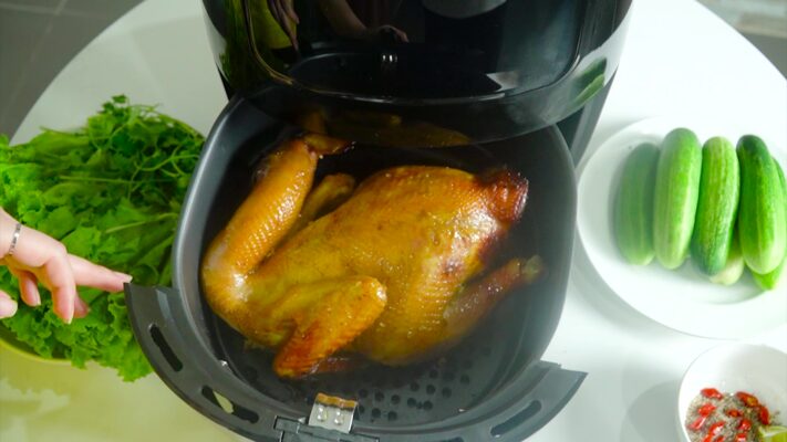 cach-lam-ga-nuong-mat-ong-nguyen-con-bang-noi-chien-khong-dau