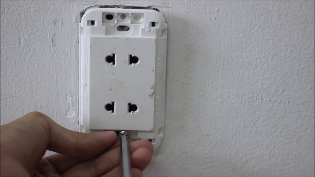 Các loại ổ cắm điện cho bếp từ