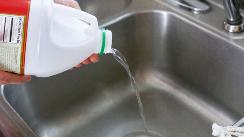 Cách vệ sinh khử mùi chậu rửa chén