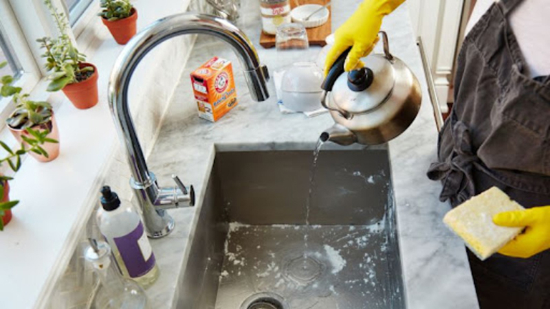 Cách vệ sinh khử mùi chậu rửa chén