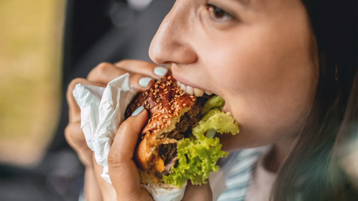 sai lầm trong thói quen ăn uống khiến bạn dễ tăng cân