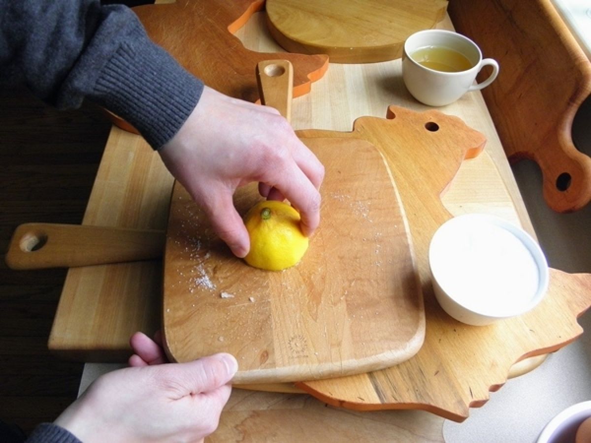 Hướng dẫn bạn sử dụng thớt đúng cách và cách chọn phân biệt màu sắc của thớt