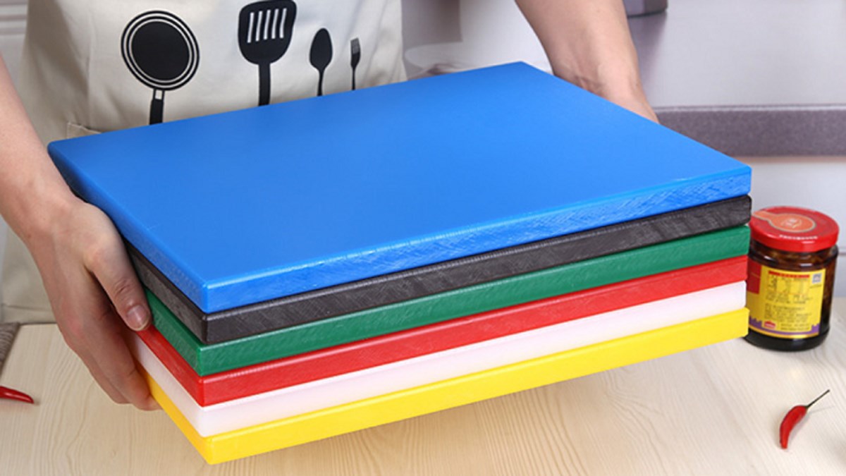 Hướng dẫn bạn sử dụng thớt đúng cách và cách chọn phân biệt màu sắc của thớt