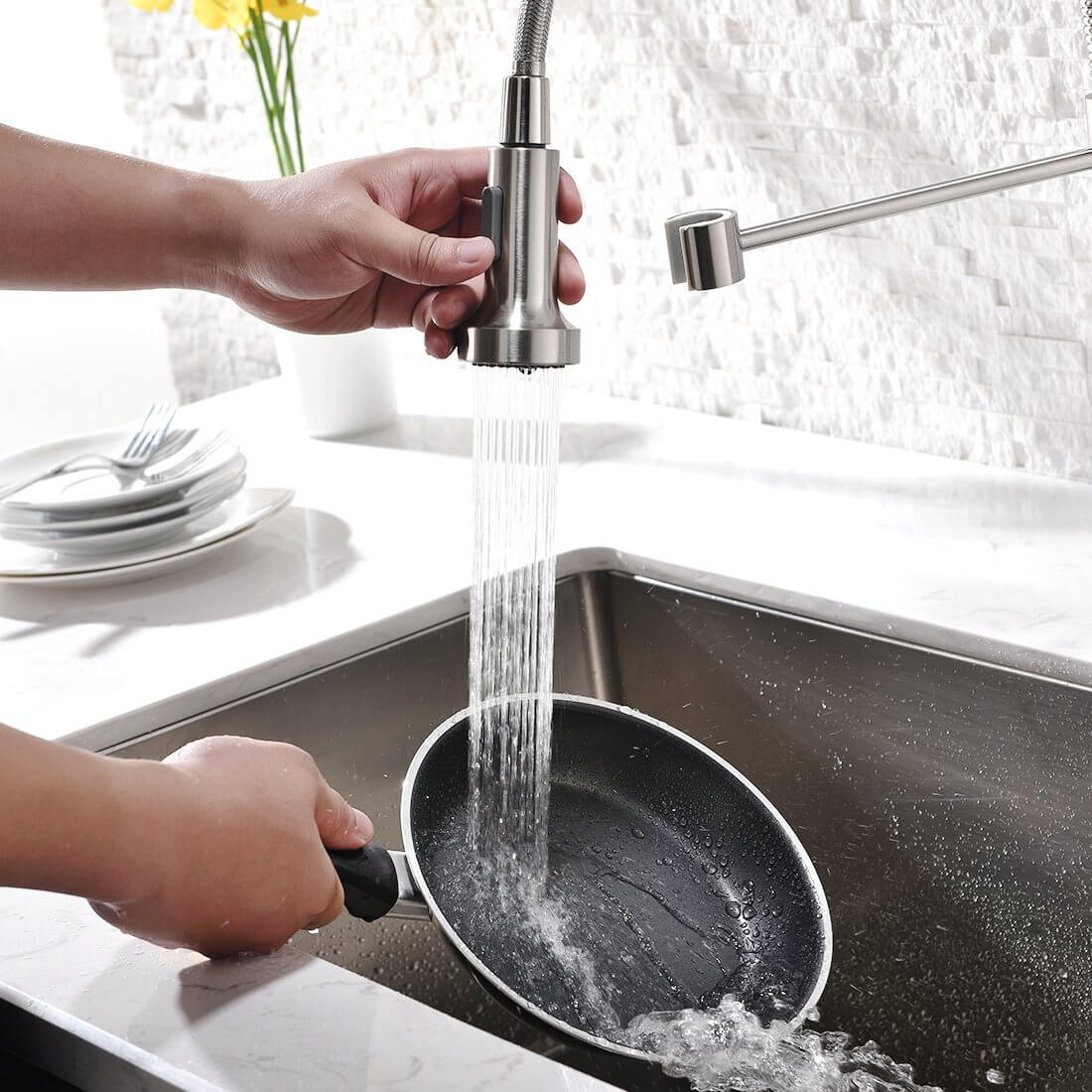 Ưu nhược điểm của vòi rửa bát cần rút