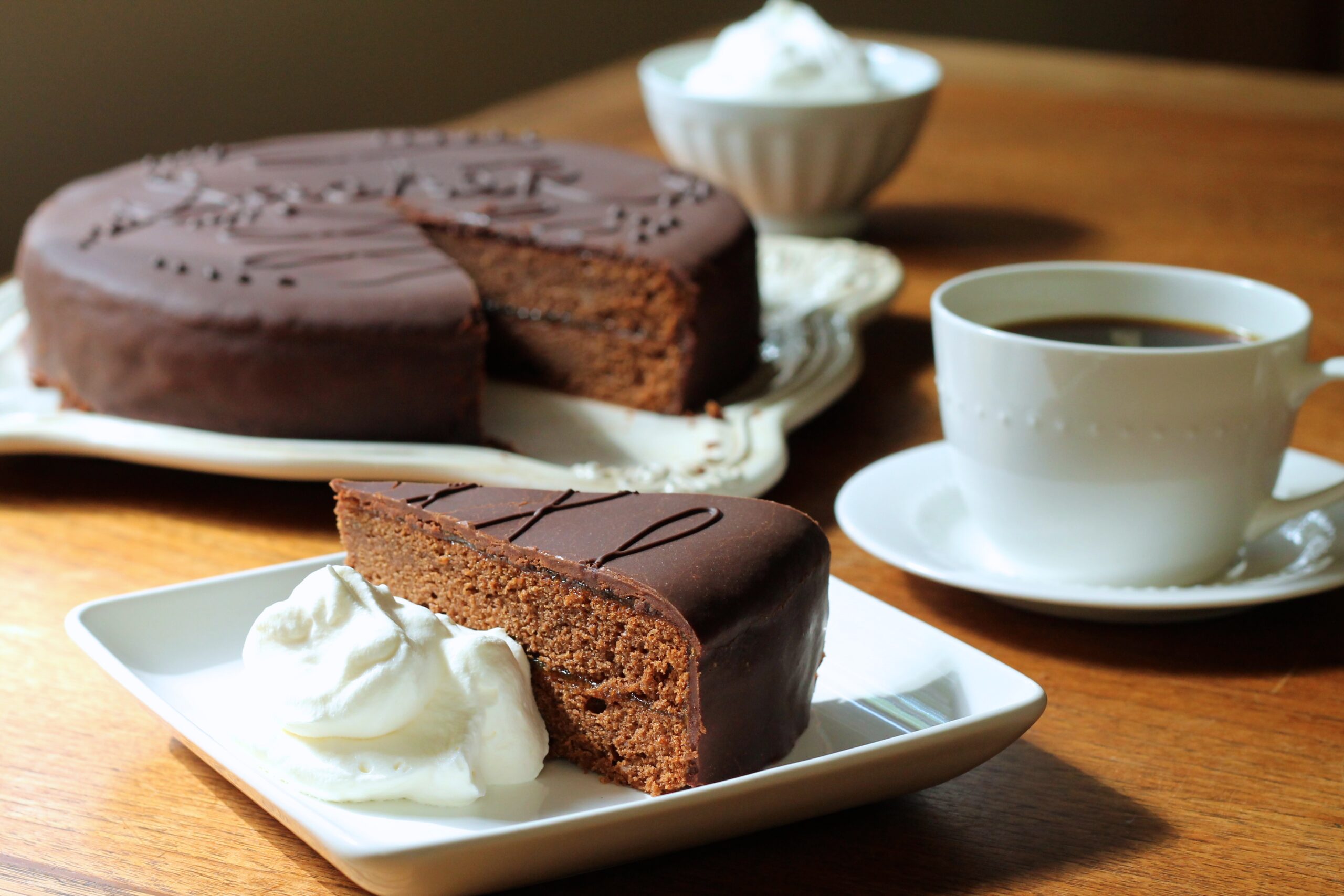 cách làm bánh Sacher Torte chuẩn hương vị Áo