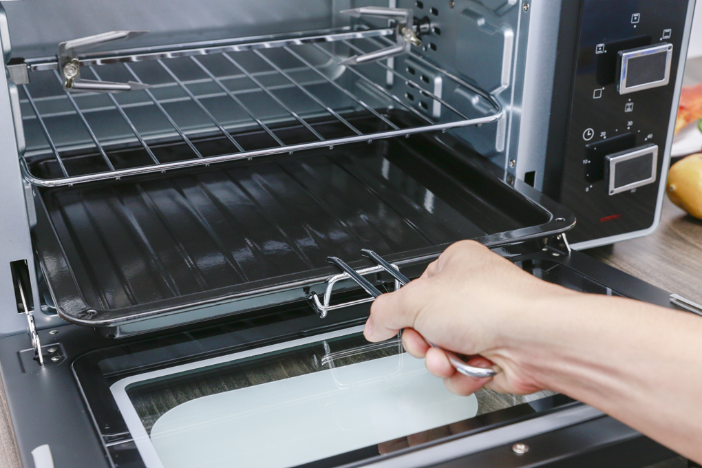 6 phụ kiện đi kèm lò nướng