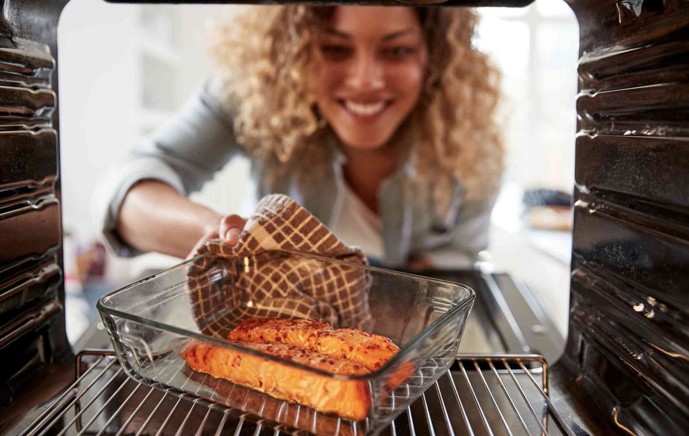 Bí quyết hâm nóng thức ăn bằng lò vi sóng và lò nướng