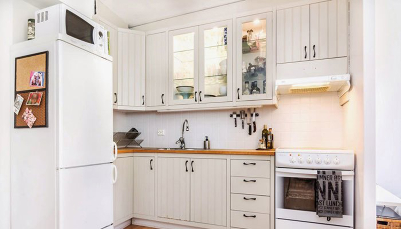 Có nên đặt lò vi sóng trên tủ lạnh hay không