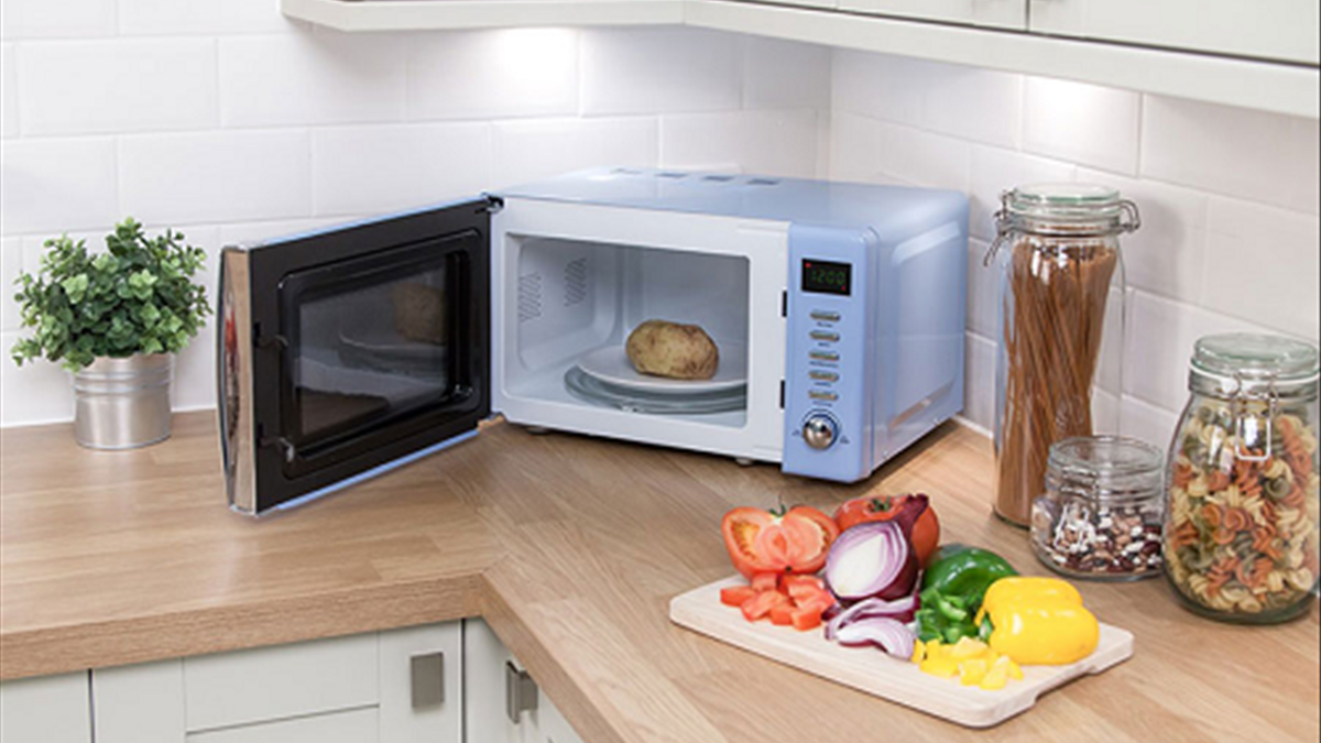 Có nên đặt lò vi sóng trên tủ lạnh hay không
