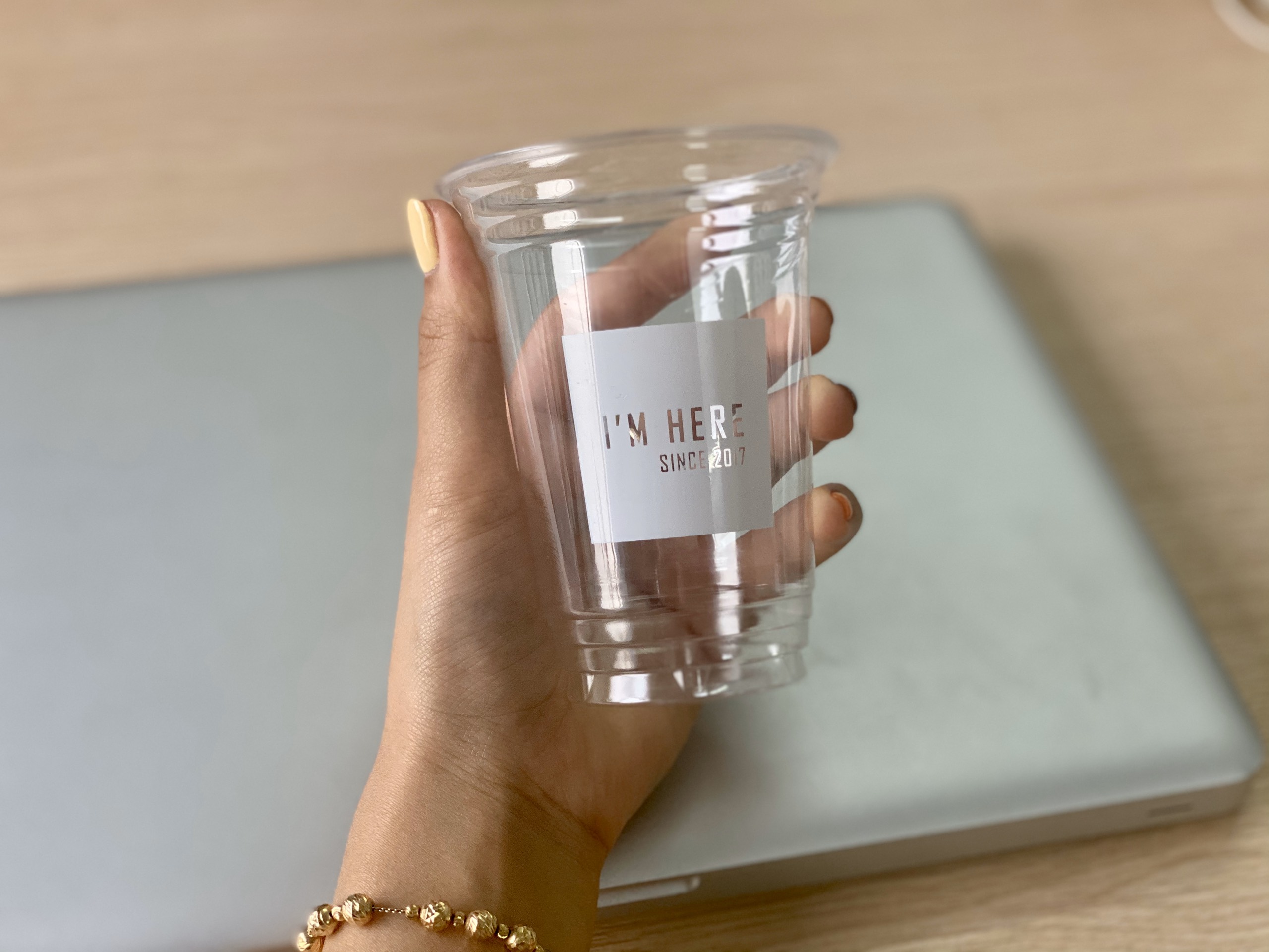 Nên mua ly nhựa hay ly thủy tinh để sử dụng