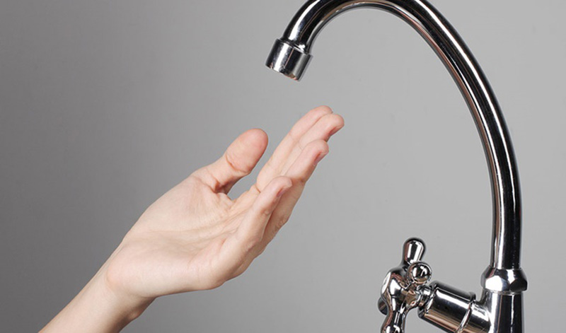 Nguyên nhân và cách khắc phục vòi rửa bát chảy yếu