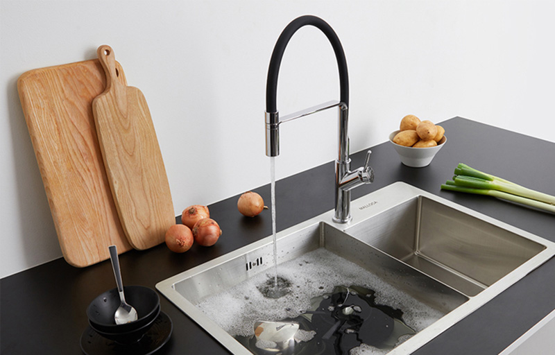 Nguyên nhân và cách khắc phục vòi rửa bát chảy yếu
