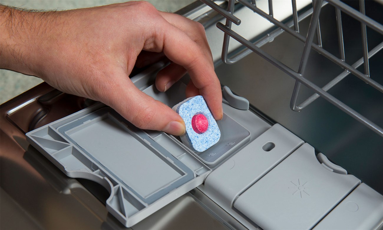 Nước rửa chén thông thường dùng cho máy rửa chén được không Có làm sao không