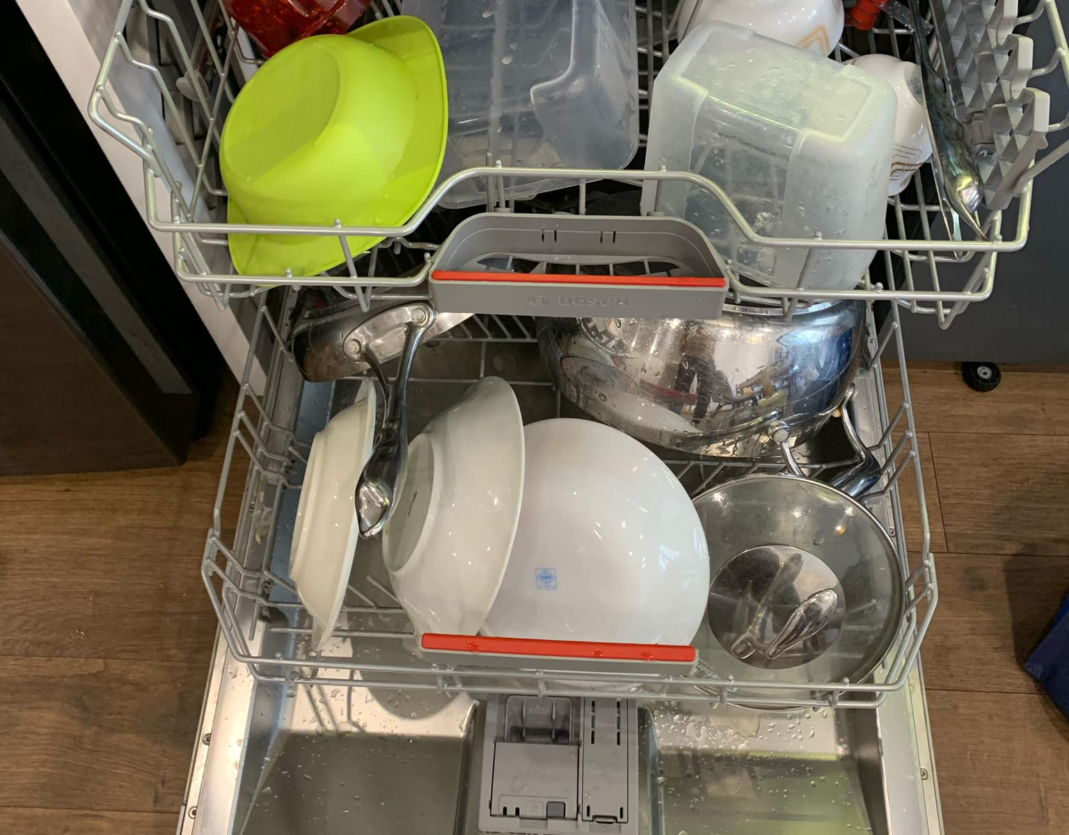 Vì sao hộp nhựa rửa bằng máy rửa bát không sạch