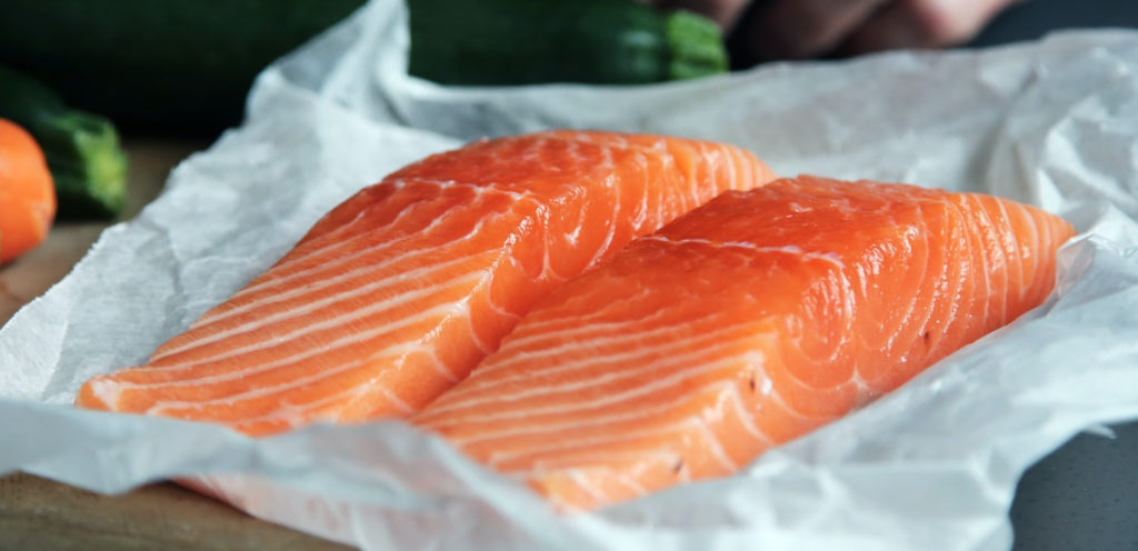 cách làm món cá hồi nướng tiêu đen