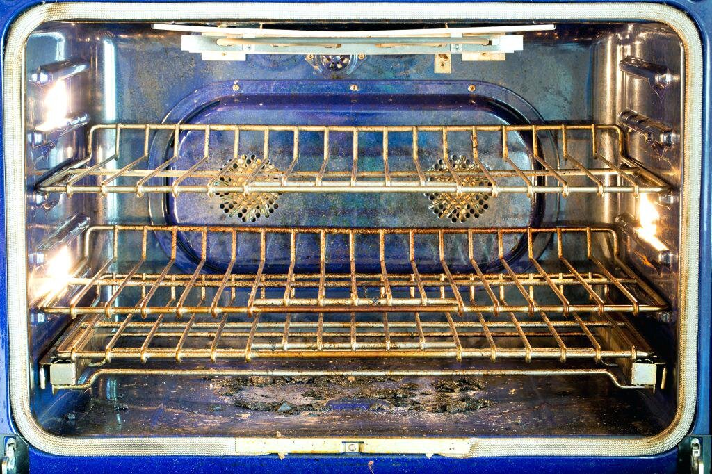 8 sai lầm khi vệ sinh lò nướng khiến lò nhanh hỏng
