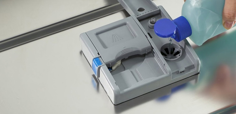 Có cần sử dụng nước bóng cho máy rửa bát không