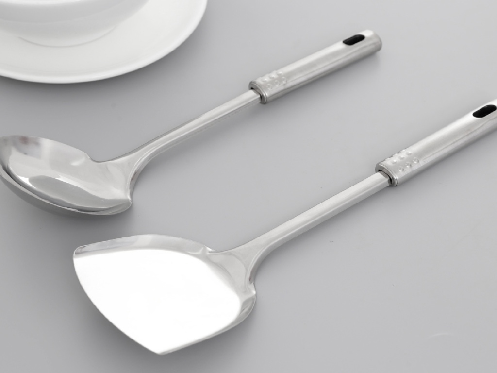 9 dụng cụ nấu nướng ngày tết cần được thay mới