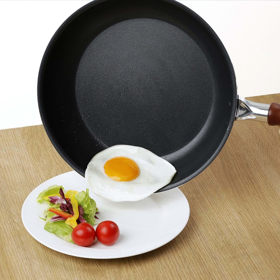 Chảo chống dính phủ teflon có an toàn không