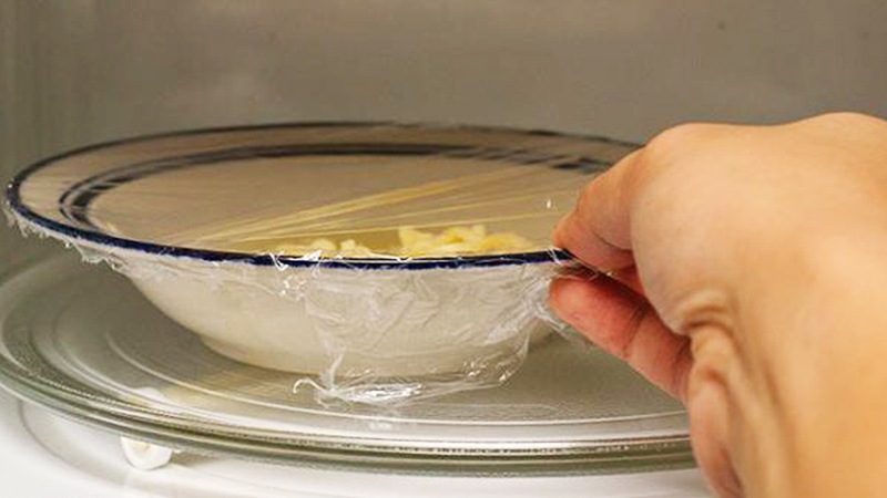 Dụng cụ an toàn khi sử dụng trong lò vi sóng