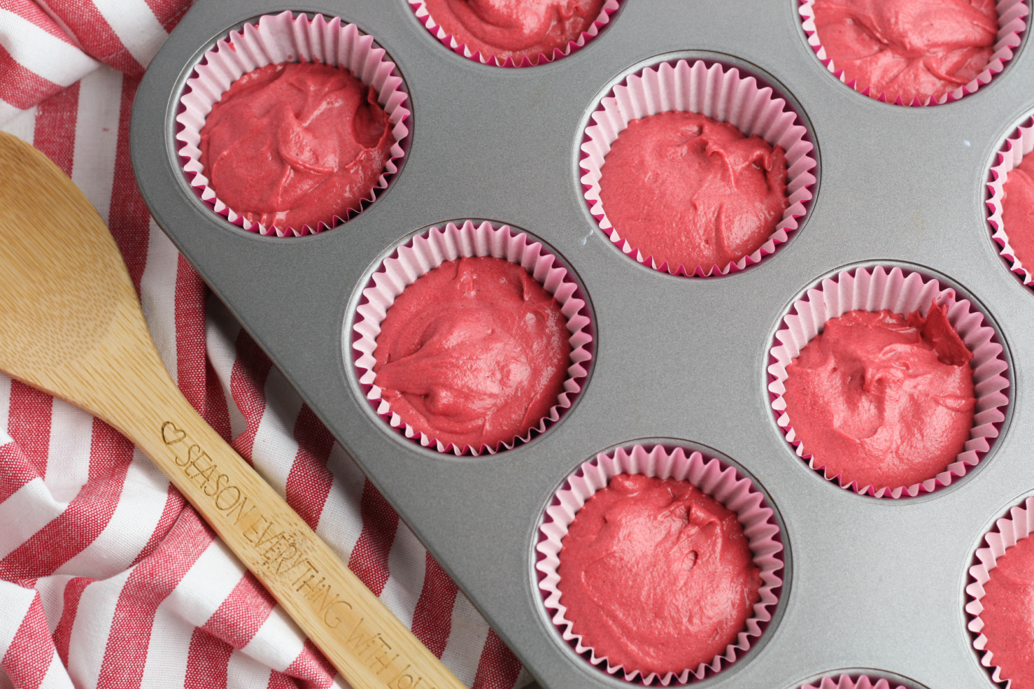 làm bánh Red Velvet Cupcake với nồi chiên không dầu