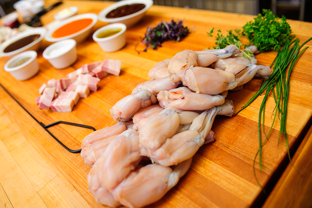 bí kíp sơ chế thịt ếch đơn giản tại nhà