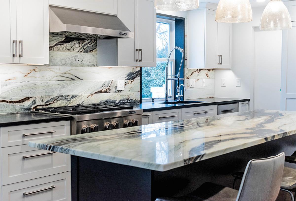 Mặt bàn bếp nên dùng đá gì Đá tự nhiên hay nhân tạo