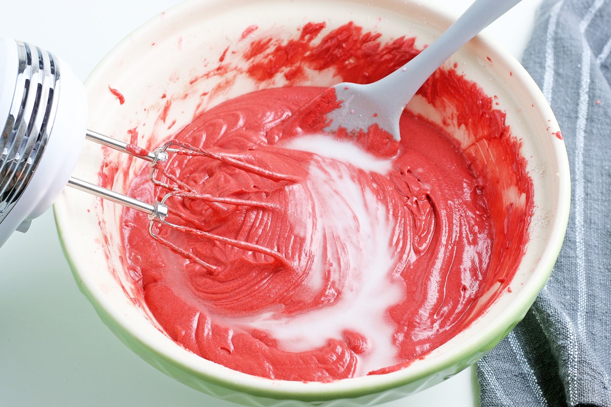 làm bánh Red Velvet Cupcake với nồi chiên không dầu