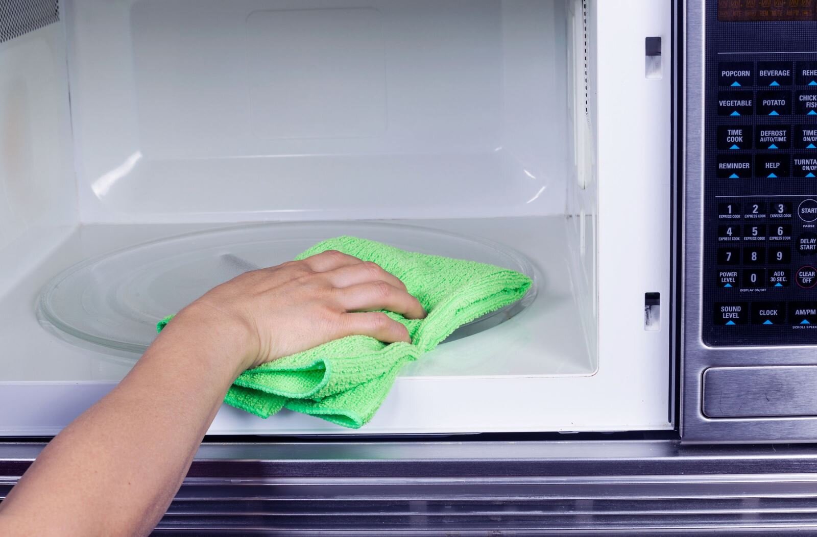 Ưu điểm và nhược điểm của lò vi sóng âm tủ