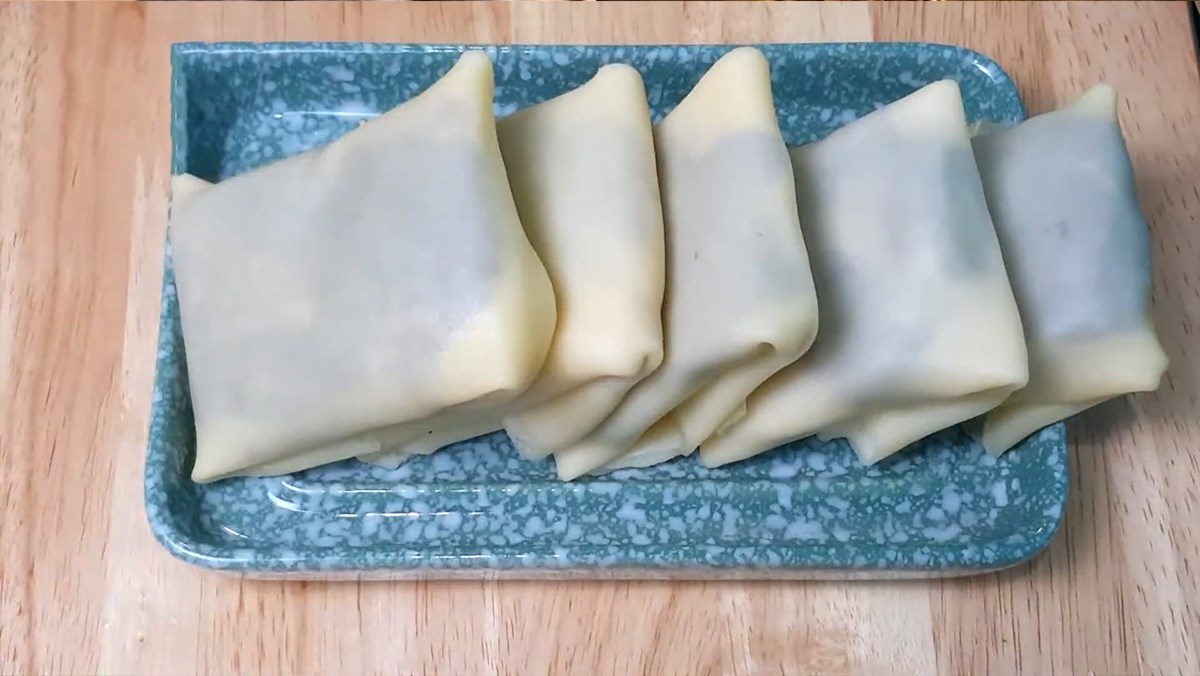 cách làm bánh Crepe cuộn nhân khoai lang tím