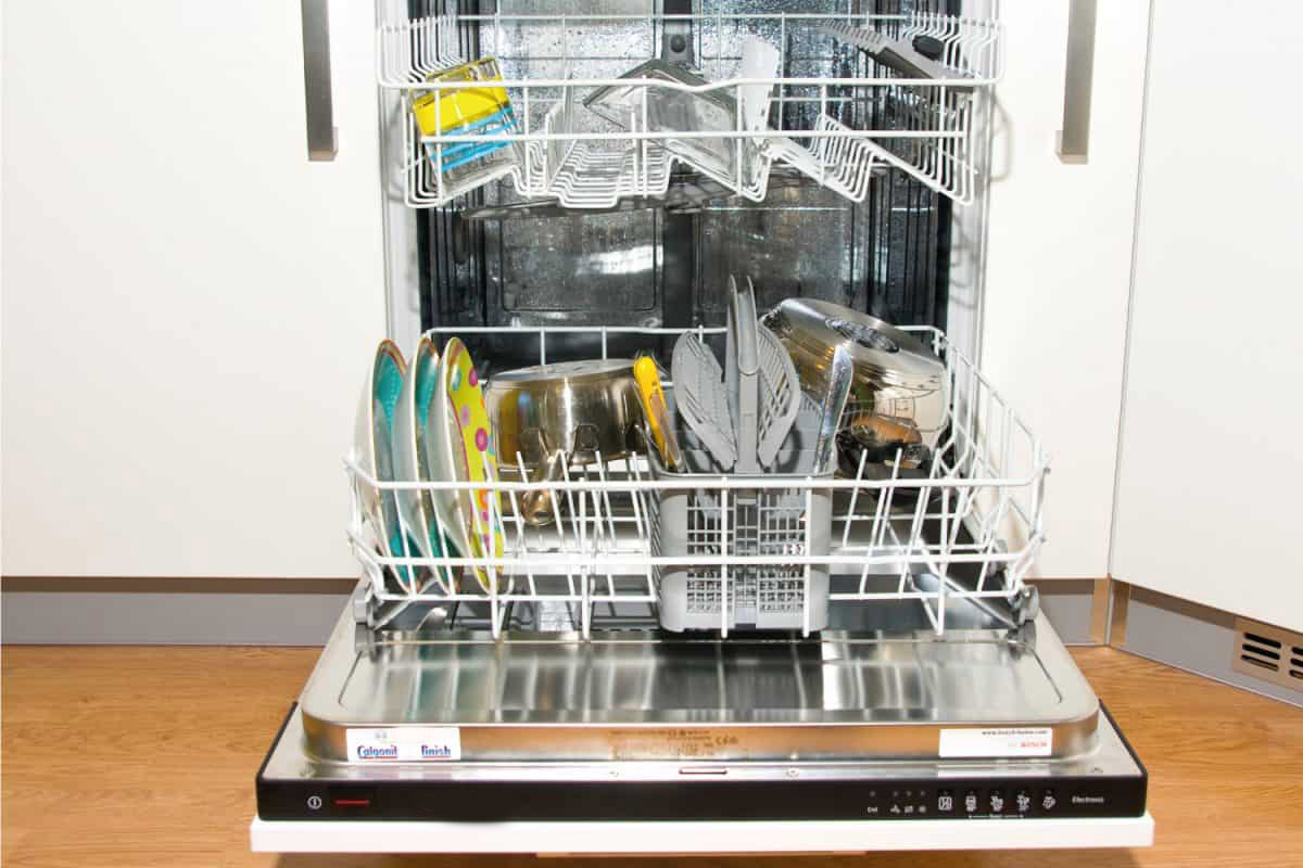 Cách sắp xếp bát đĩa vào máy rửa bát