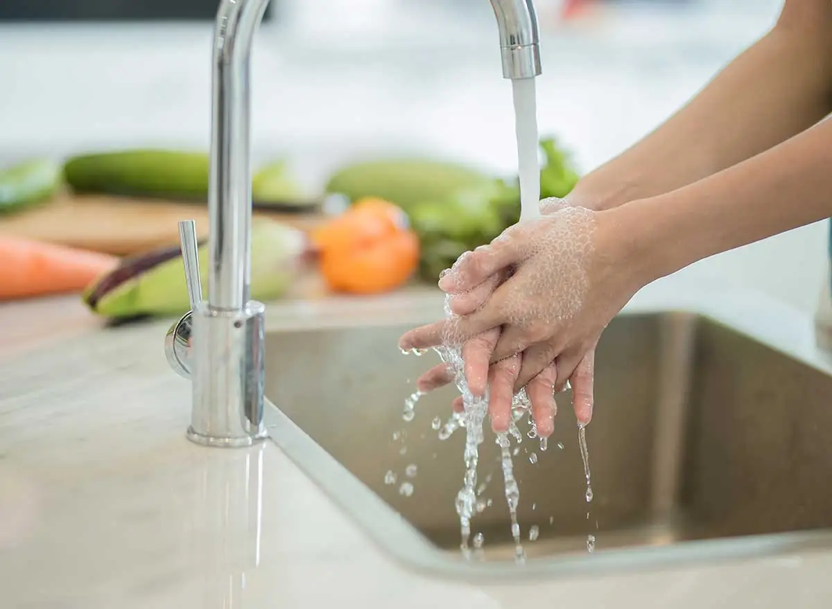 Các cách đơn giản tránh ngộ độc thực phẩm