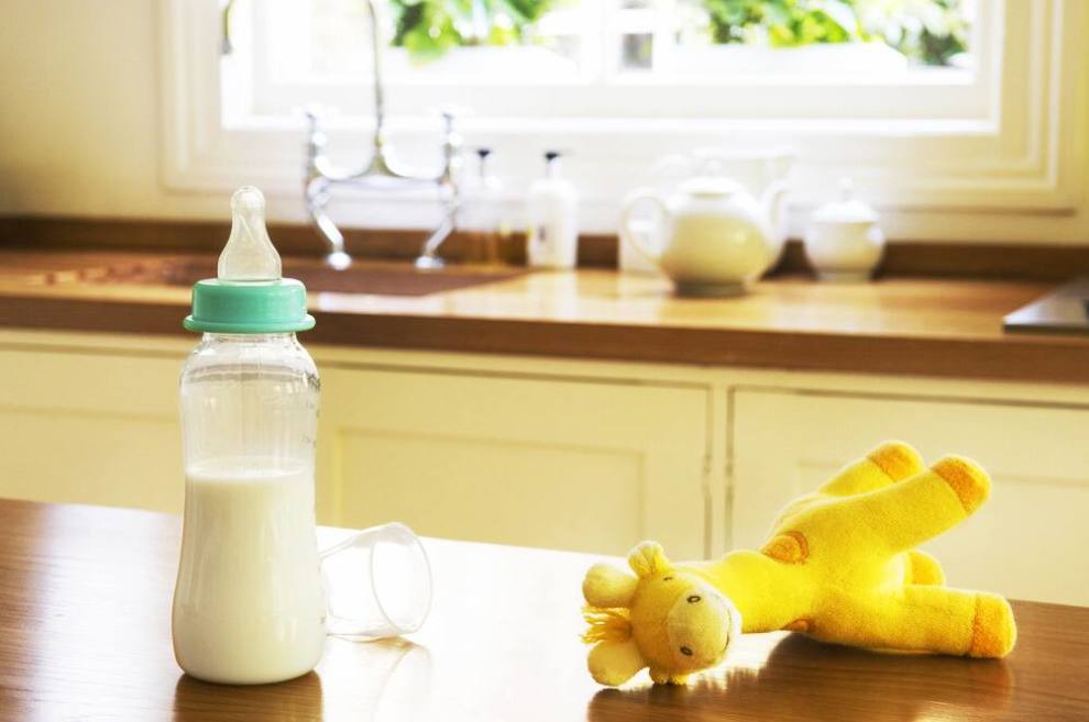 Rửa bình sữa trẻ em bằng máy rửa bát có an toàn không