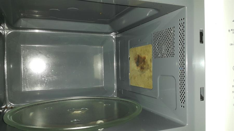 Tại sao lò vi sóng bị đánh lửa trong lò