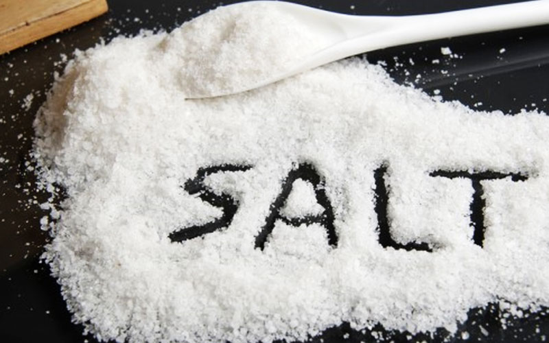 Tuyệt chiêu khử mùi khét trong lò vi sóng