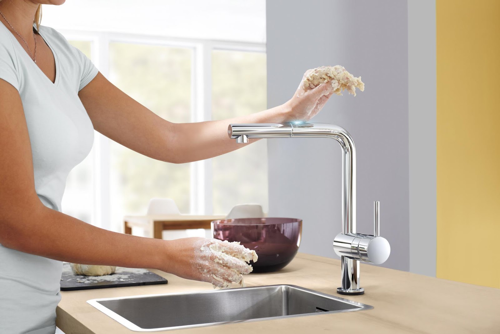 Vòi rửa bát nóng lạnh gắn chậu là gì