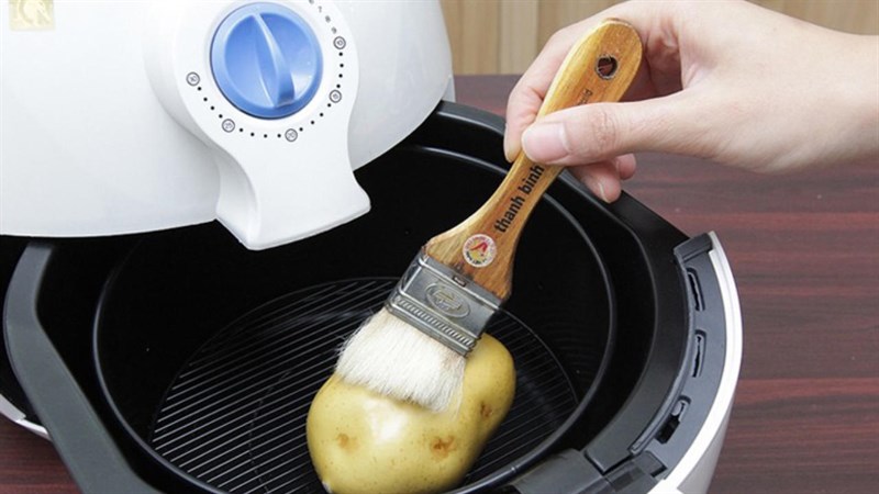 Lấy trứng cho vào lò vi sóng