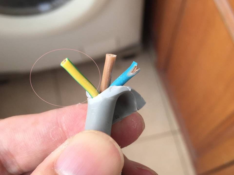 Tại sao cần nối dây tiếp đất cho máy rửa bát