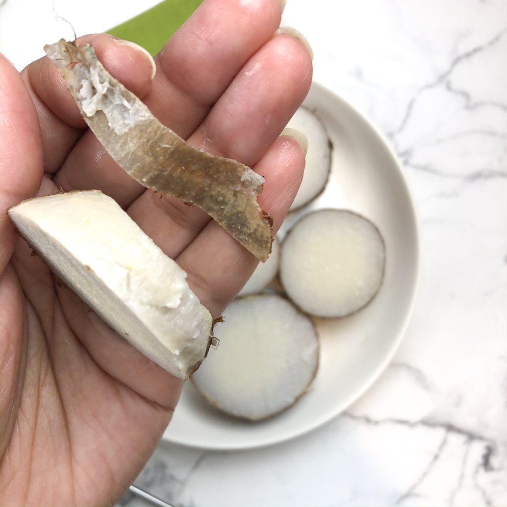 bí quyết gọt khoai môn không bị ngứa tay