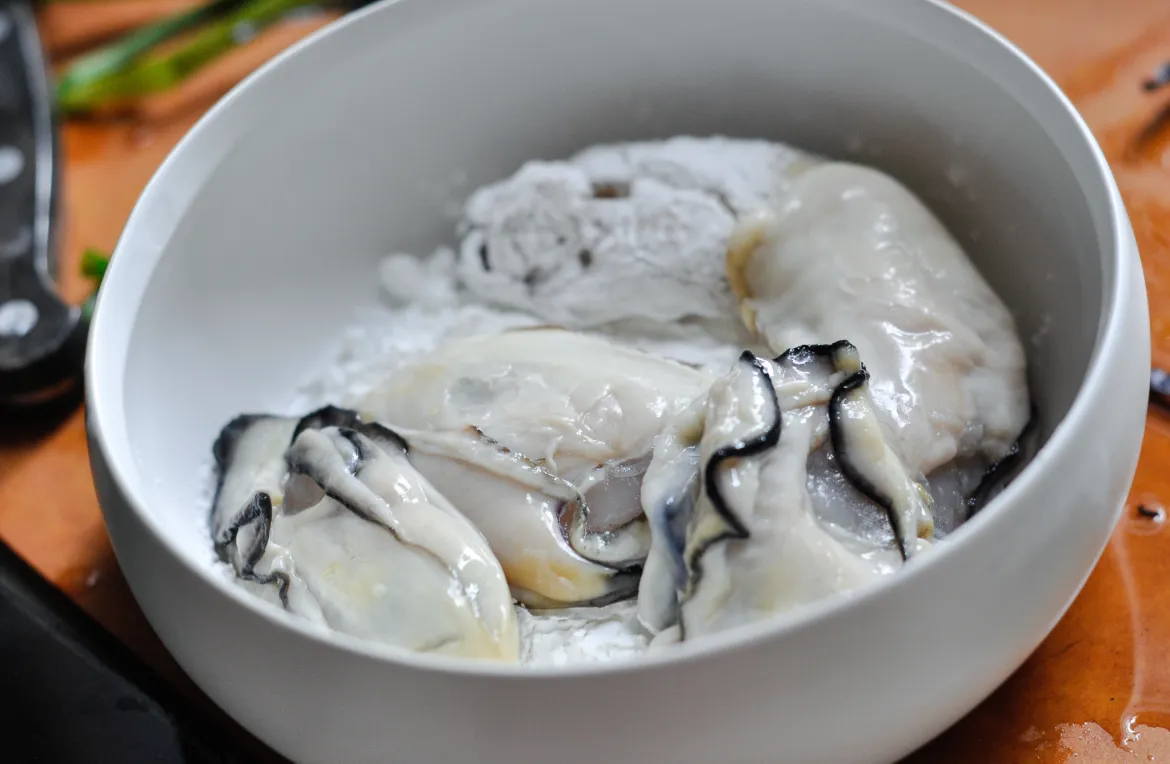 ông thức nấu canh hàu sữa măng chua