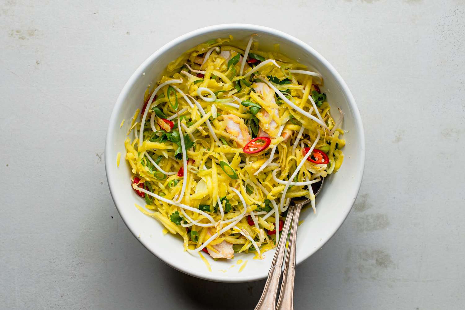 cách làm gỏi xoài kiểu Thái 