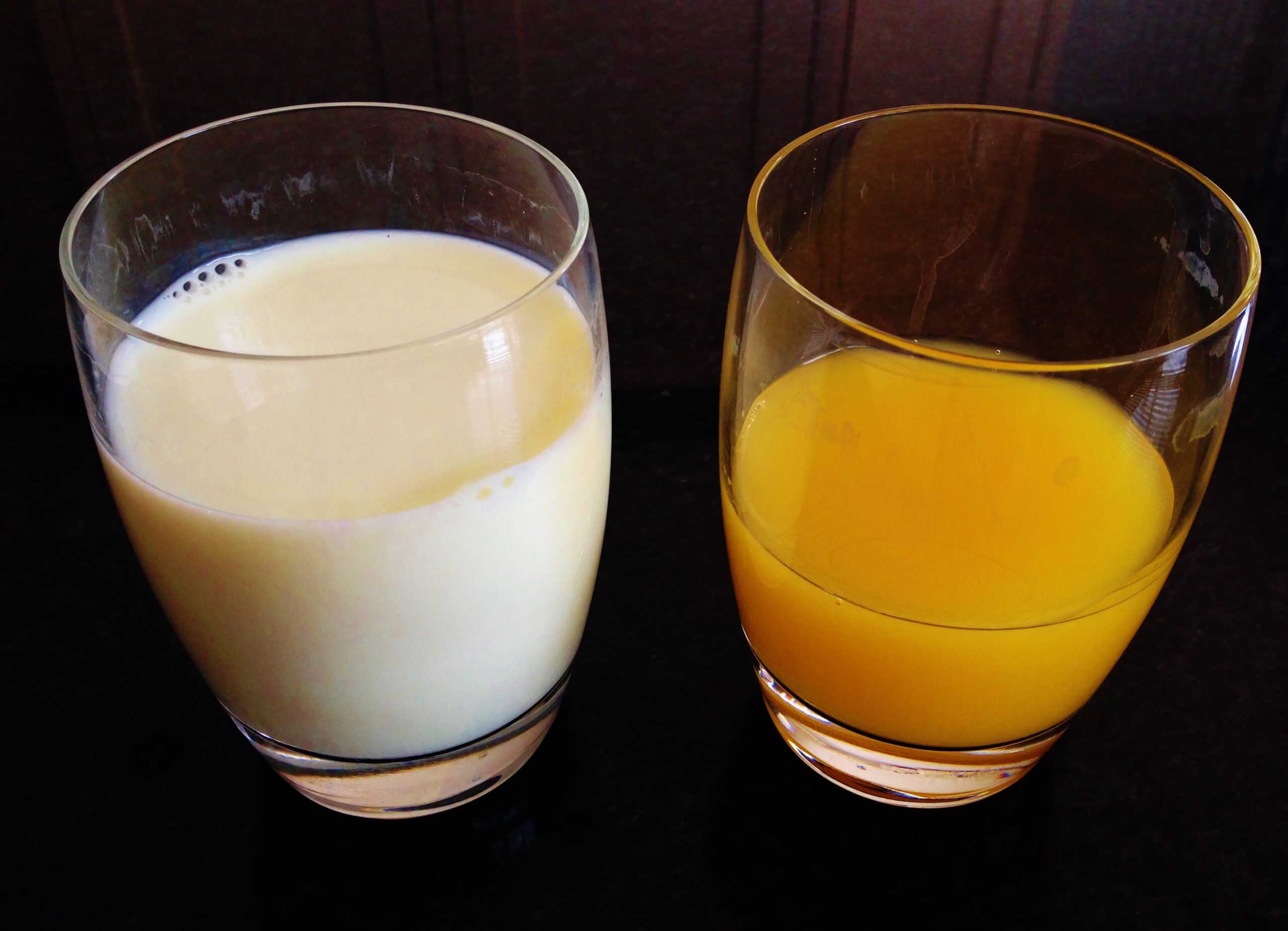 những lưu ý khi sử dụng nước cam để giải khát