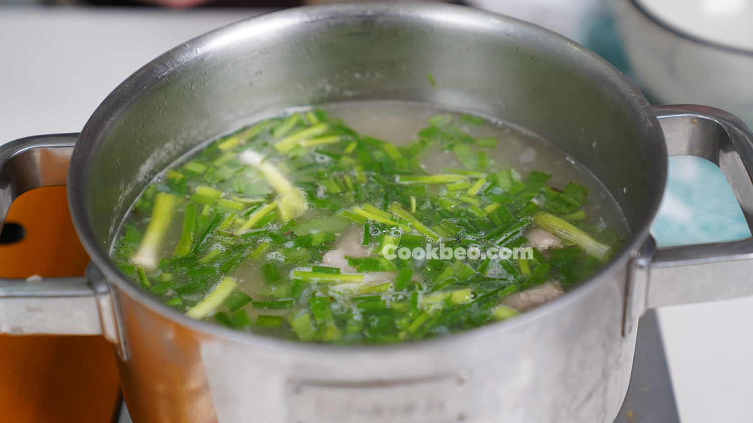 cách nấu canh khoai sọ với xương sườn heo