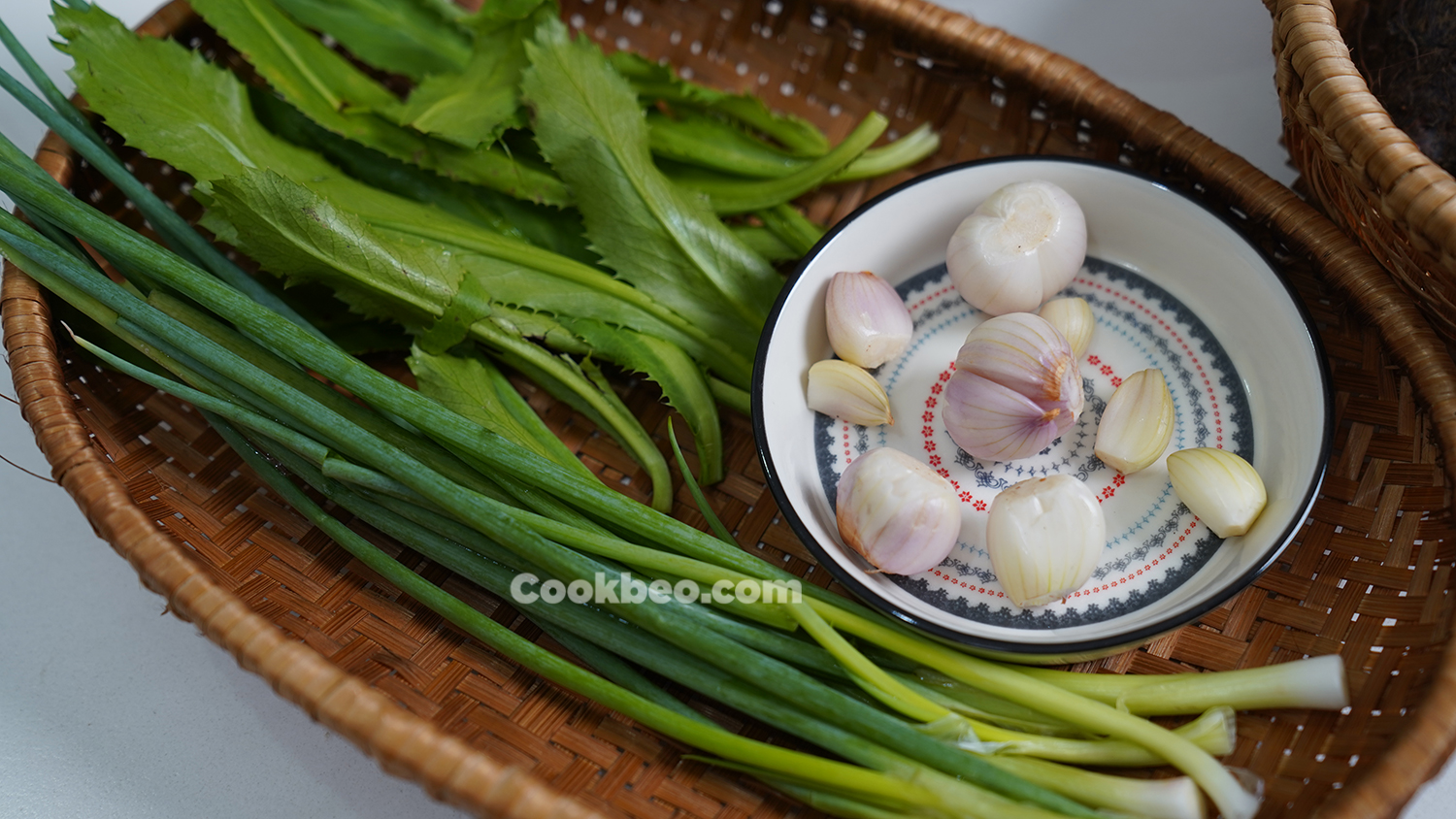 cách nấu canh khoai sọ với xương sườn heo
