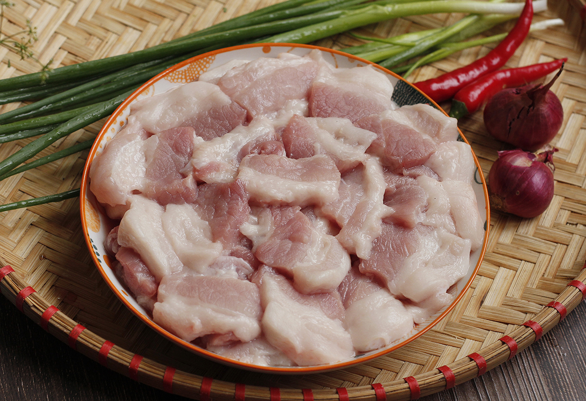 làm món tôm rang thịt ba chỉ