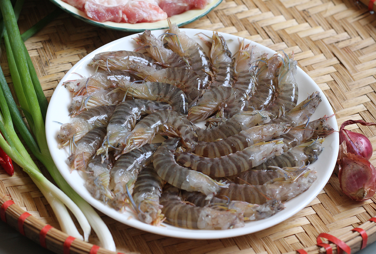 làm món tôm rang thịt ba chỉ
