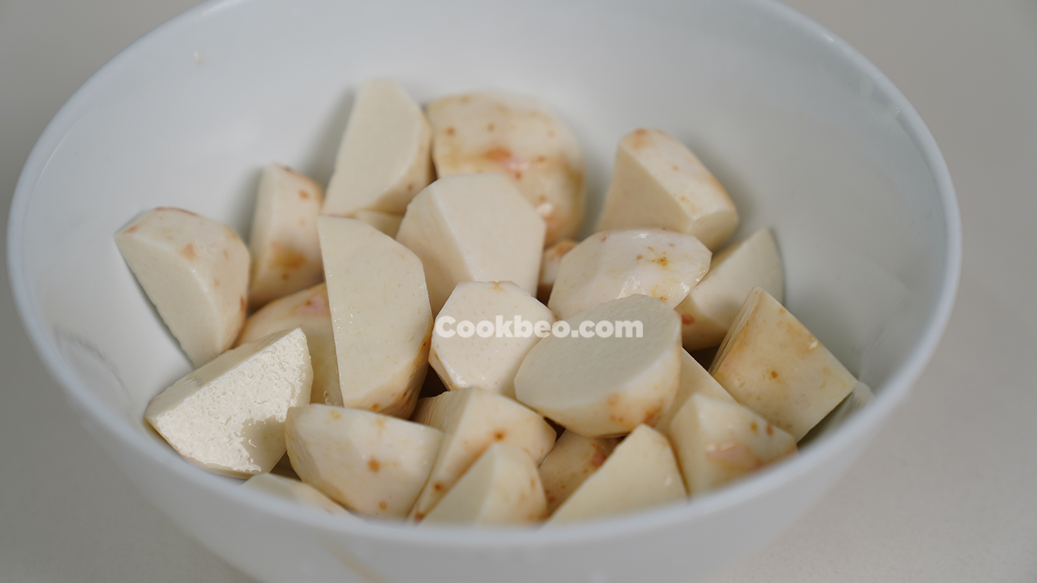 cách nấu canh khoai sọ với xương sườn heo