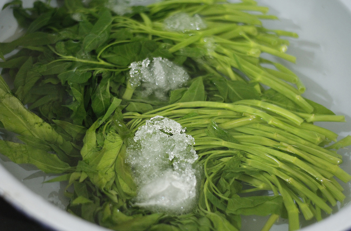 bí quyết giúp món rau xào xanh, giòn, ngon