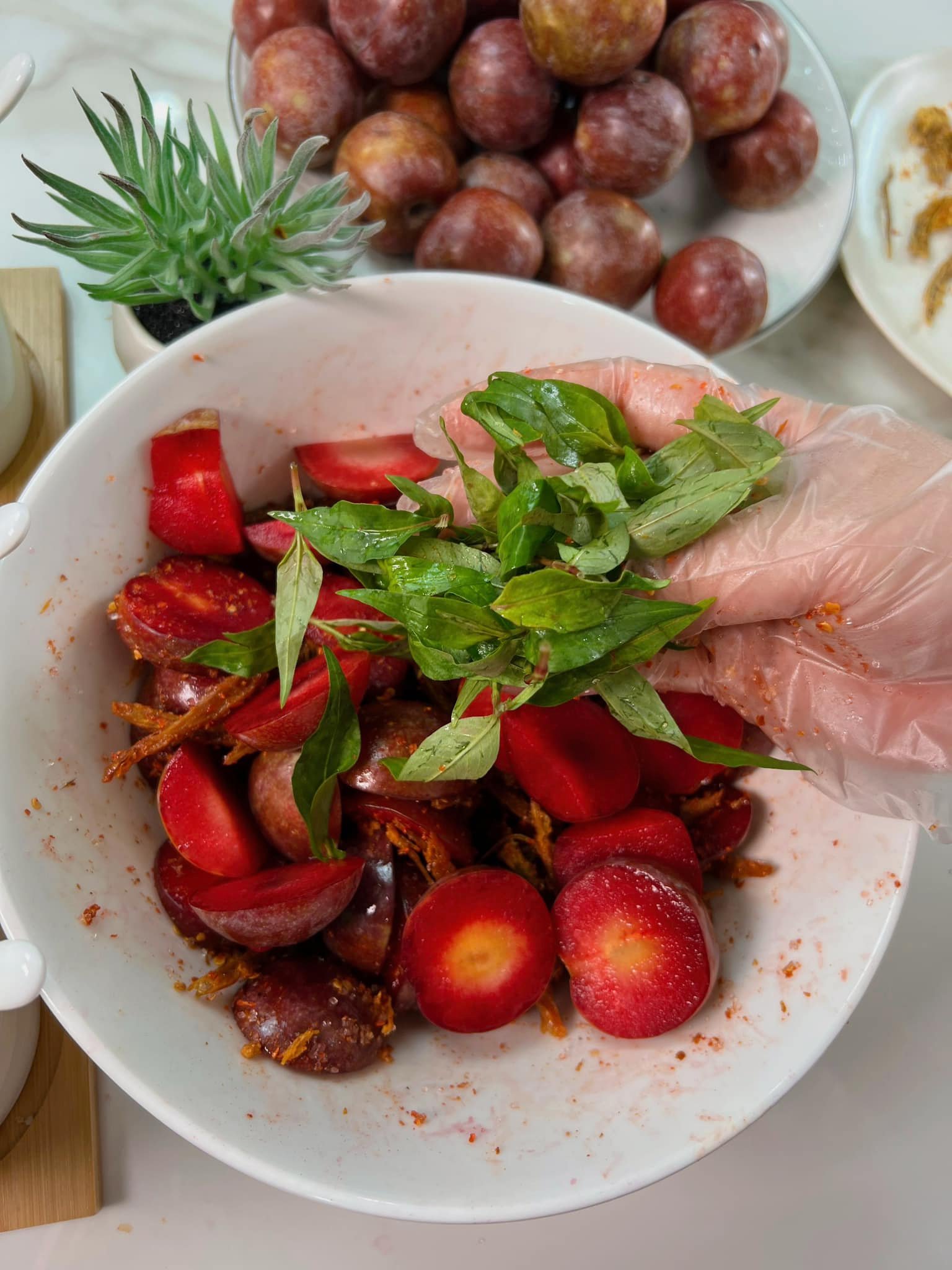 cách làm mận lắc bò khô