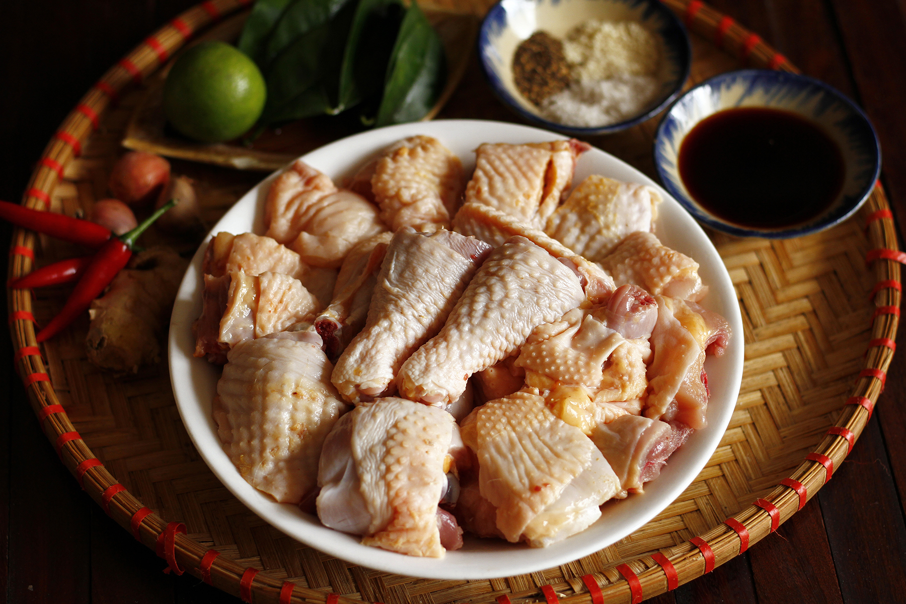 cách làm gà rang lá chanh thơm nức, tốn cơm